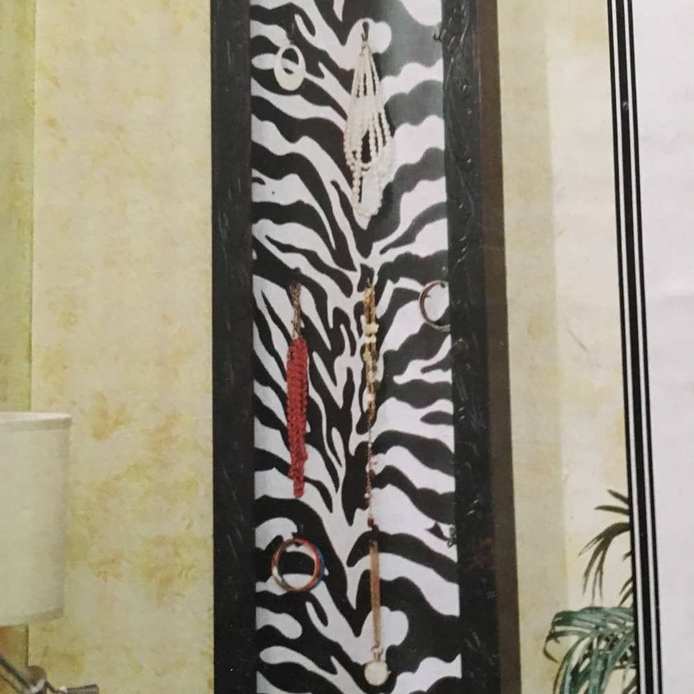 Jewelry wall hanger